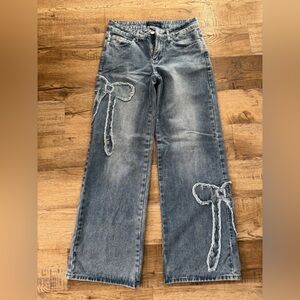 Aeropostale Women’s Relaxed Distressed Gray Jeans